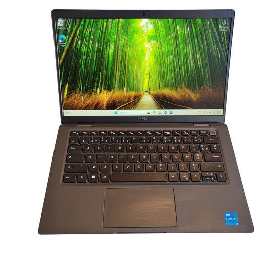 Vue ouverte du Dell Latitude 7320 – clavier rétroéclairé et écran lumineux